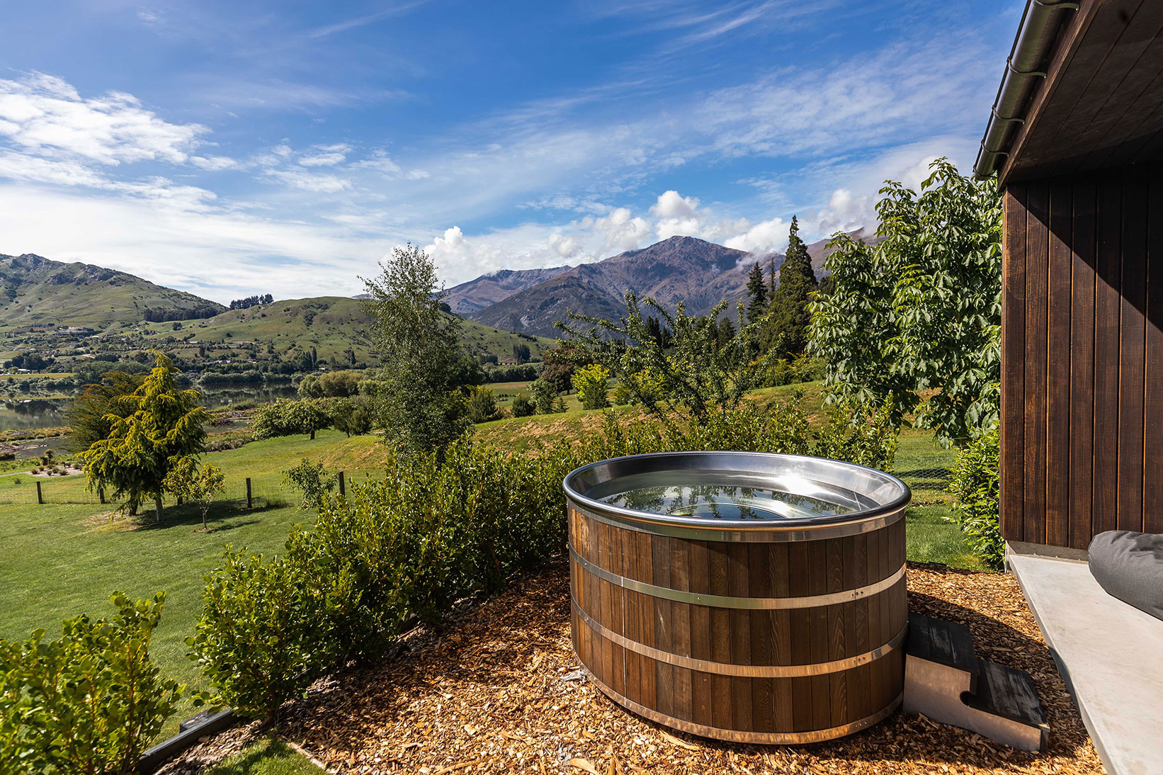 The Cottages at Lake Hayes - hot tub