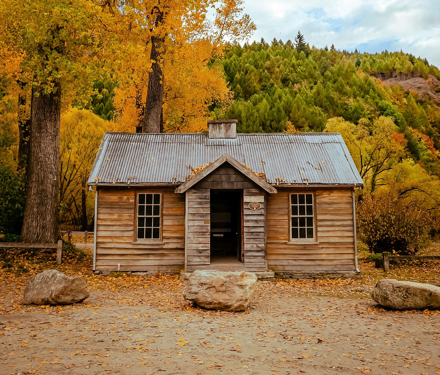 Arrowtown photography competition police hut autumn