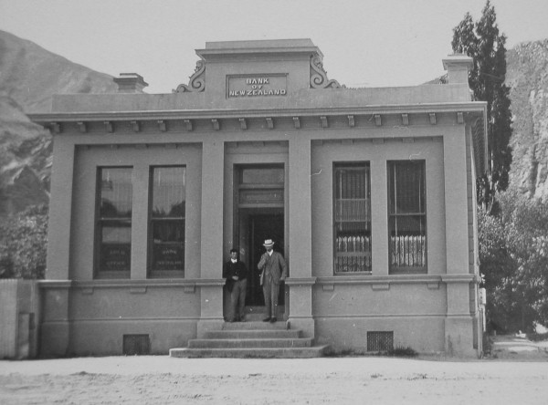 EL3958 Museum BNZ-Sepia